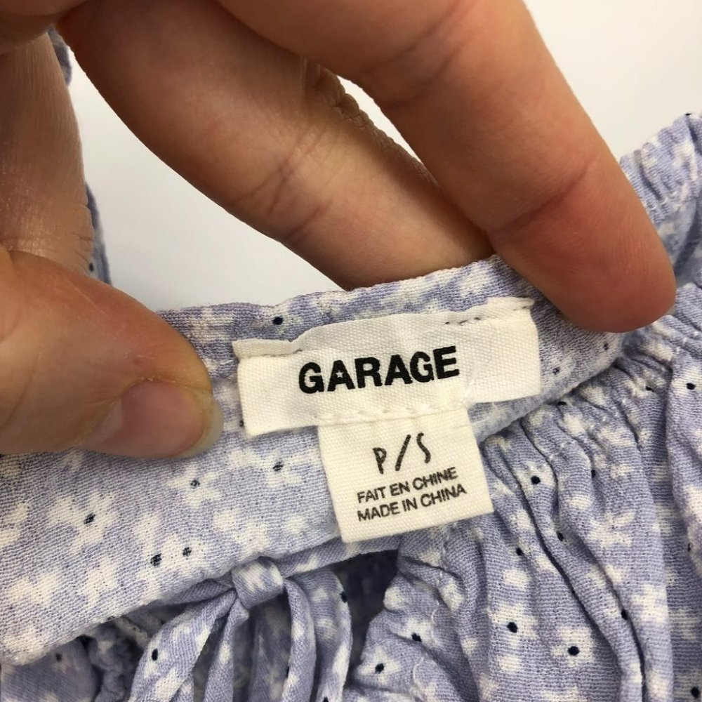 Garage periwinkle blue white floral shirred tie front crop tank top SP - Picture 3 of 13